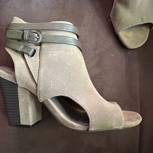 White mountain taupe color open toe booty with zippers size 7.5 - Picture 2 of 11